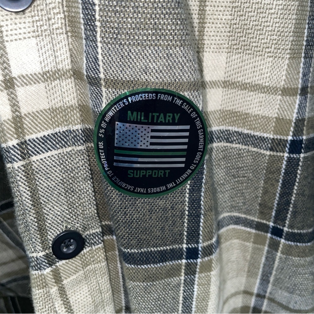 Howitzer Patriots MFG. plaid shirt hoodie.  New with tags. Size 3X. - Picture 3 of 7